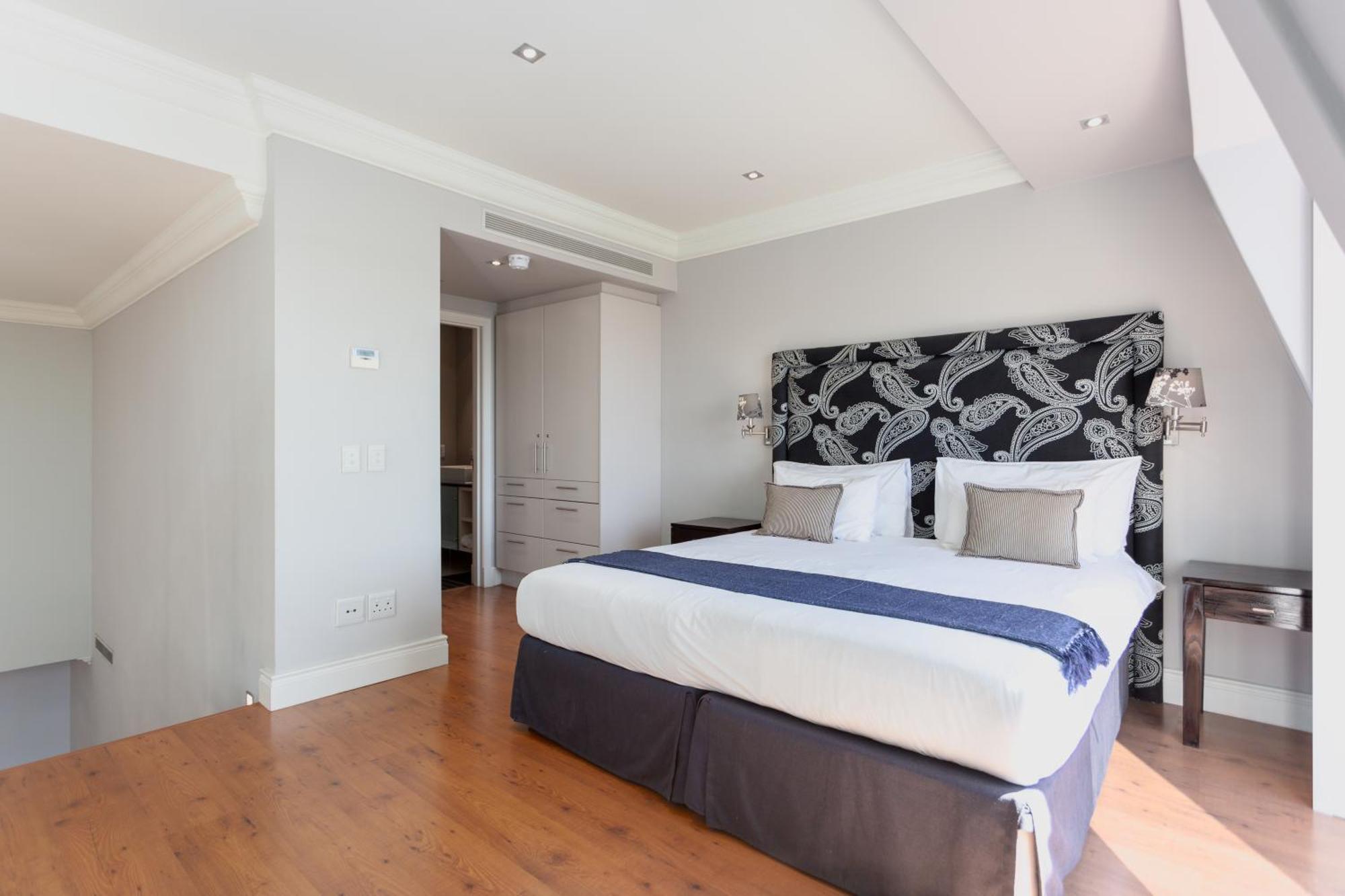 Cape Royale Luxury By Nivar Cape Town Exterior photo