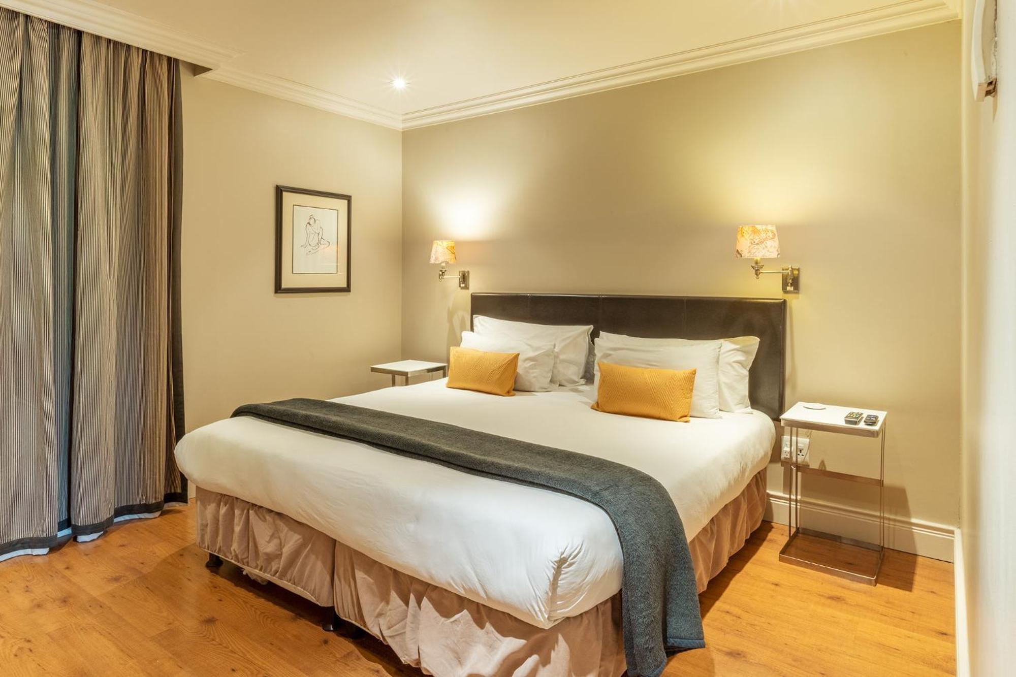 Cape Royale Luxury By Nivar Cape Town Exterior photo