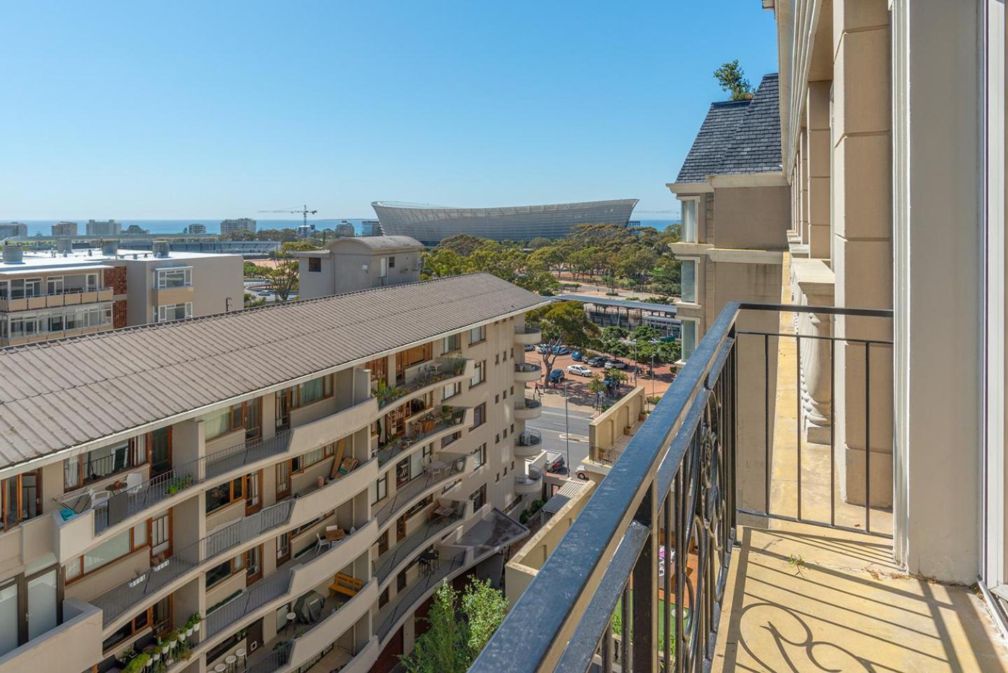 Cape Royale Luxury By Nivar Cape Town Exterior photo