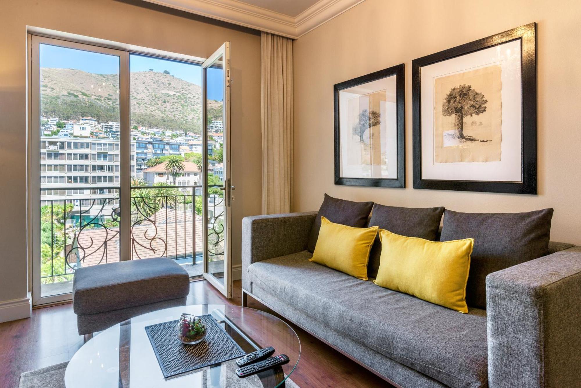 Cape Royale Luxury By Nivar Cape Town Exterior photo